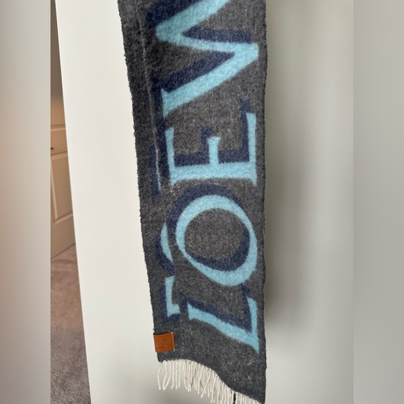 Loewe winter scarf. - Picture 4 of 4
